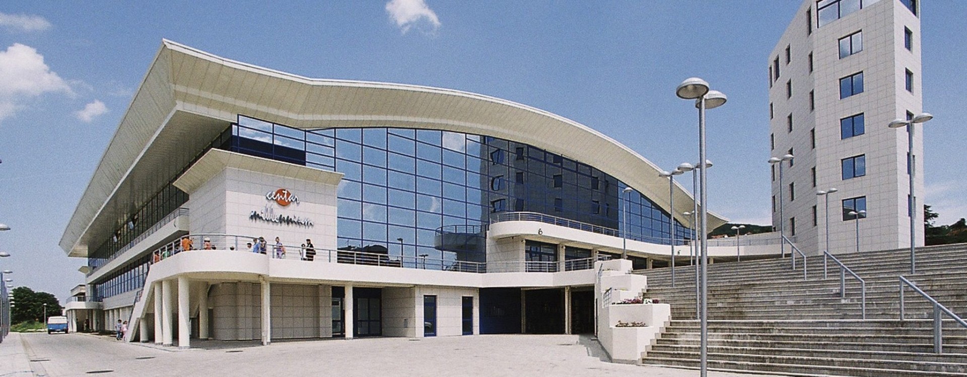  Spolja